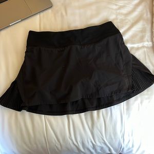 Lululemon skirt with side detailing